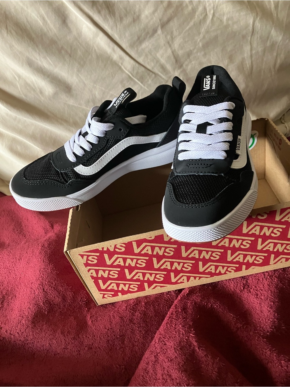 Vans Black and White Skate Sneakers with Side Stripe unisex